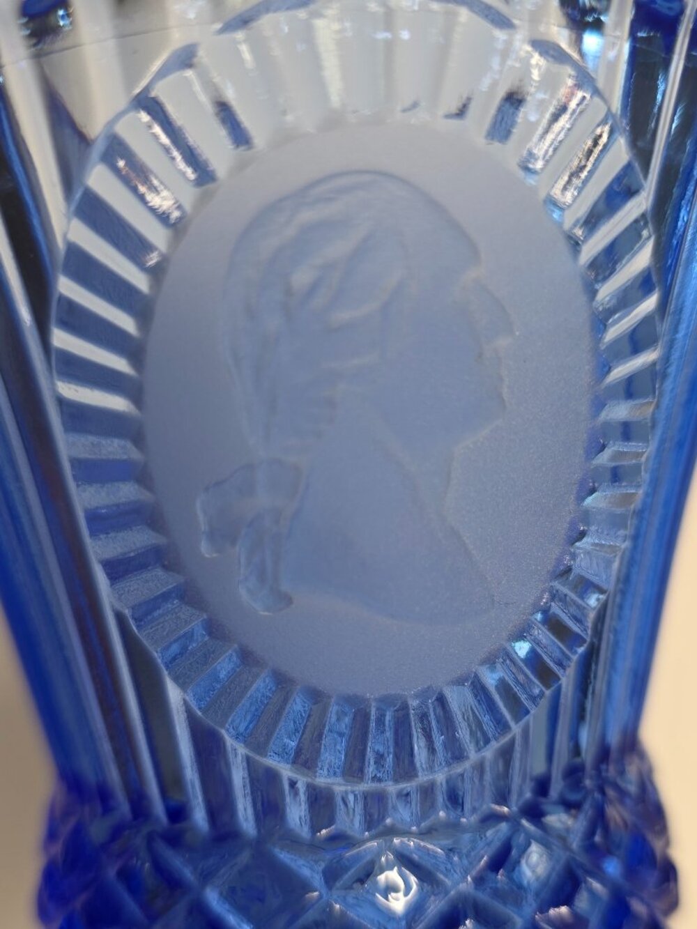 Vintage 1970's Avon George Washington Goblet in Cobalt Blue Glass - Picture 3 of 3